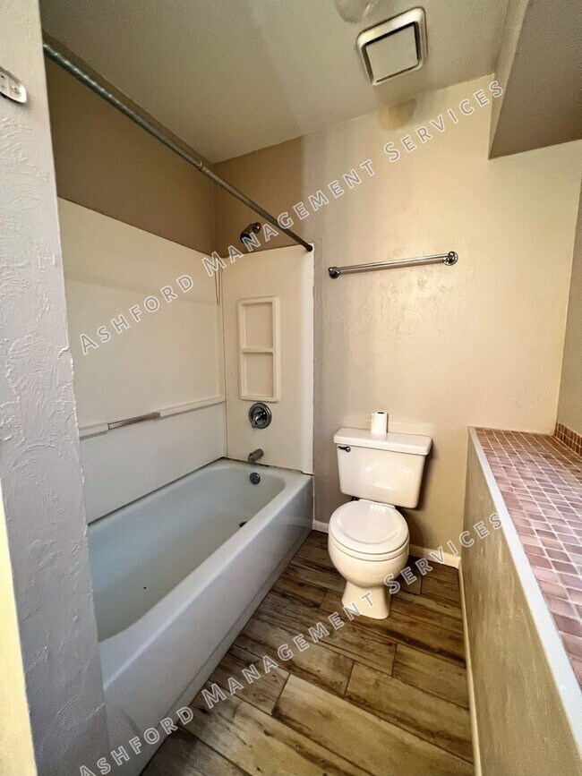 Building Photo - 3 BEDROOM 2 BATH IN HEART OF CHANDLER WITH...