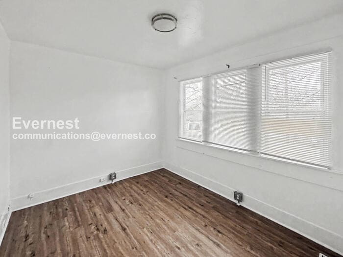 Building Photo - 1515 36th Pl N