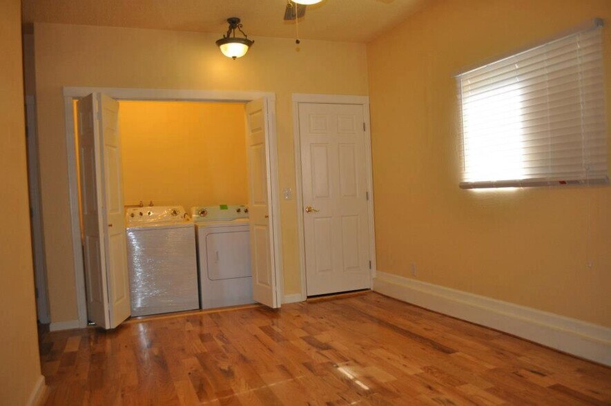 Building Photo - 1017 Downing Ave