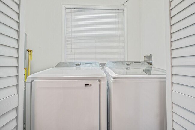 Building Photo - 6339 Old Plank Rd