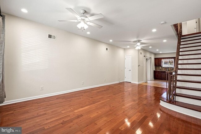 Building Photo - 2533 S Rosewood St