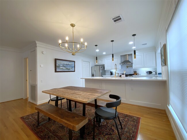 Building Photo - 2506 Van Buren St