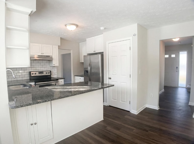 Building Photo - 6571 Schenk Ave