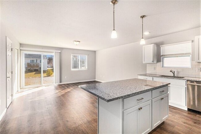 Building Photo - 109 Iris Ct