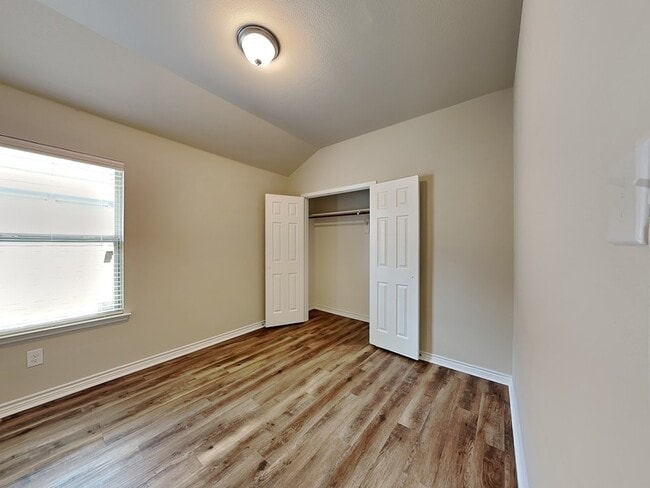 Building Photo - 1329 Villa Paloma Blvd