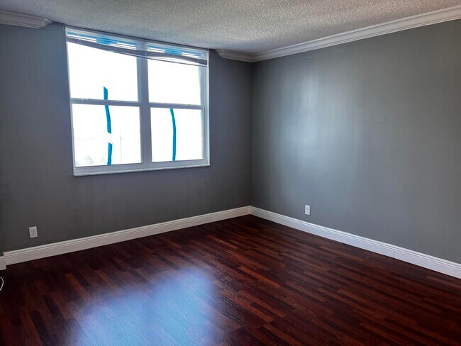 Building Photo - 1801 S Flagler Dr