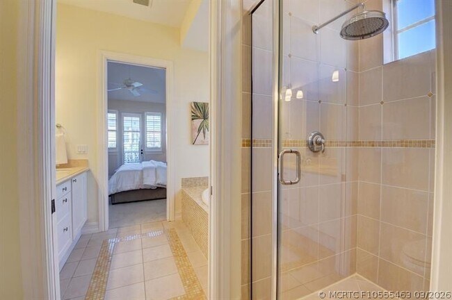 Building Photo - 306 E Mallory Cir