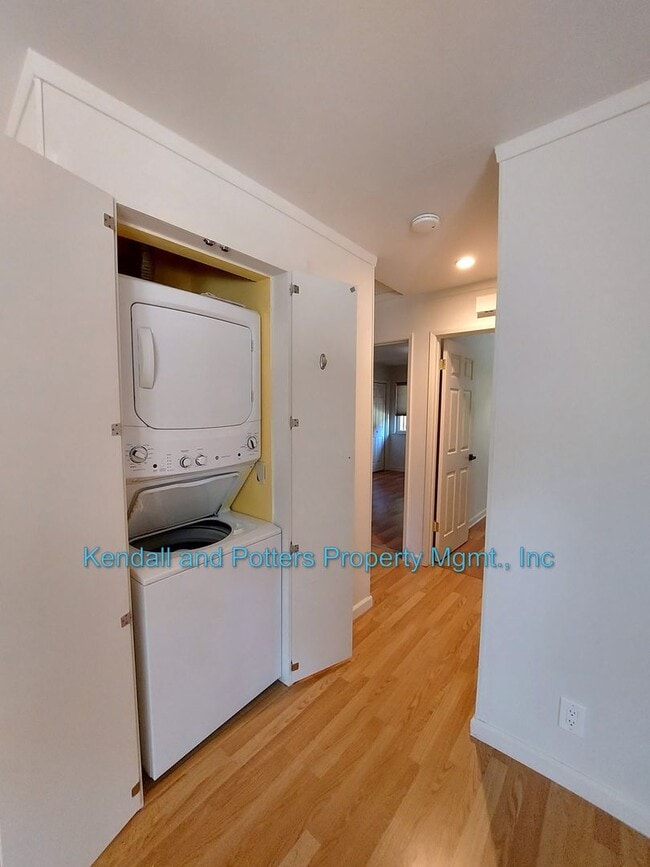 Building Photo - Beautifully Updated Capitola Shores 2 Bedroom/1 Bathroom