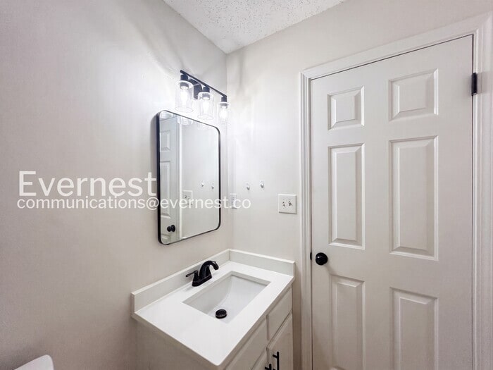 Building Photo - 5780 Saranac Ave