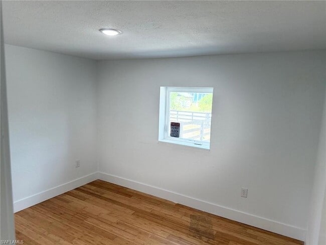 Building Photo - 1507 Lavilla Rd