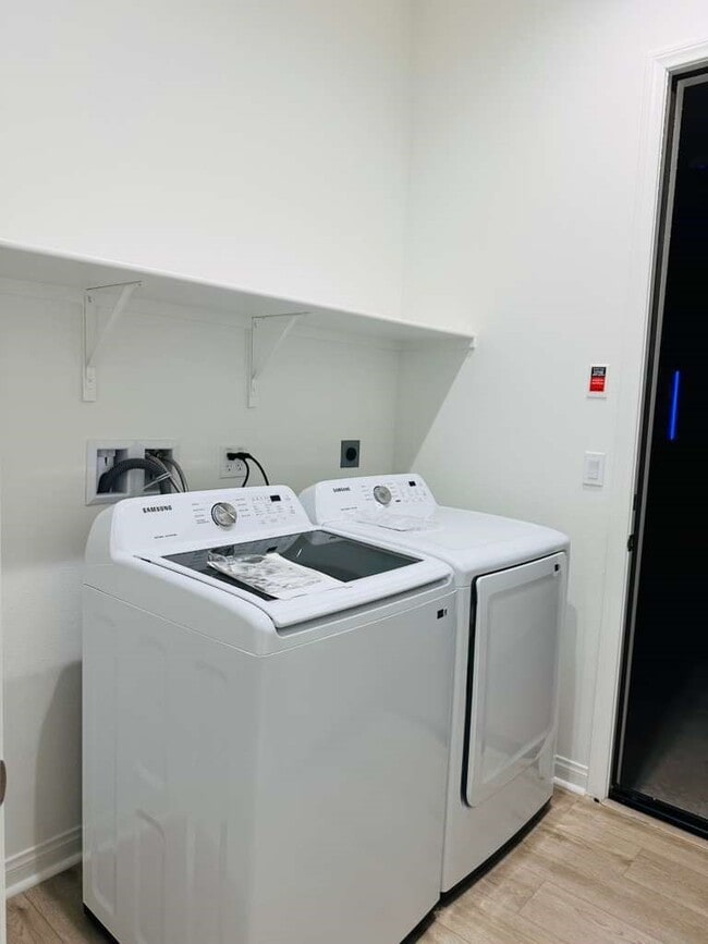 Building Photo - 11920 Shadeland Dr