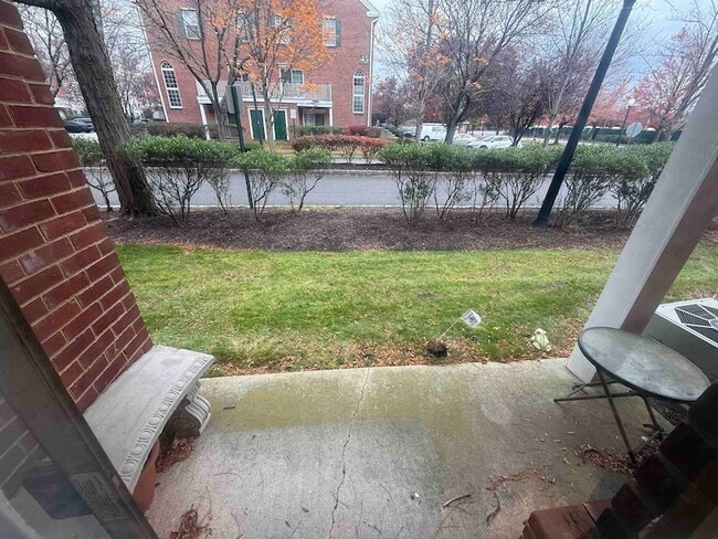 Building Photo - 10 Society Hill Dr N