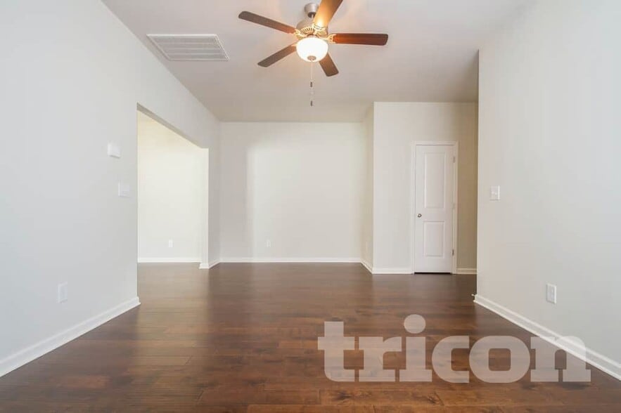 Building Photo - 406 Riverwood Ct