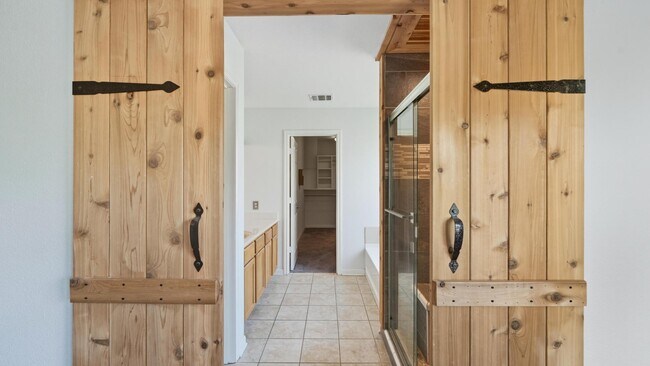 Building Photo - 568 Slippery Rock