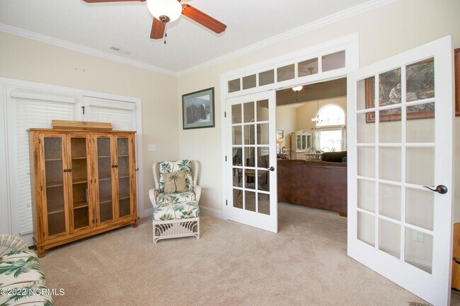 Building Photo - 160 Pinelands Vista