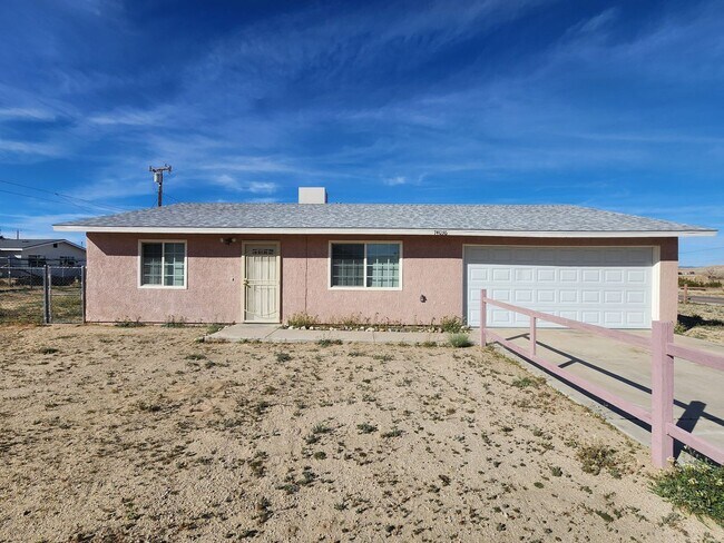 Building Photo - Welcome to this 2 Bedroom 1 bath home on a corner lot!