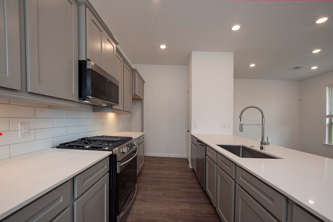 Building Photo - 585 Dry Fork Ln