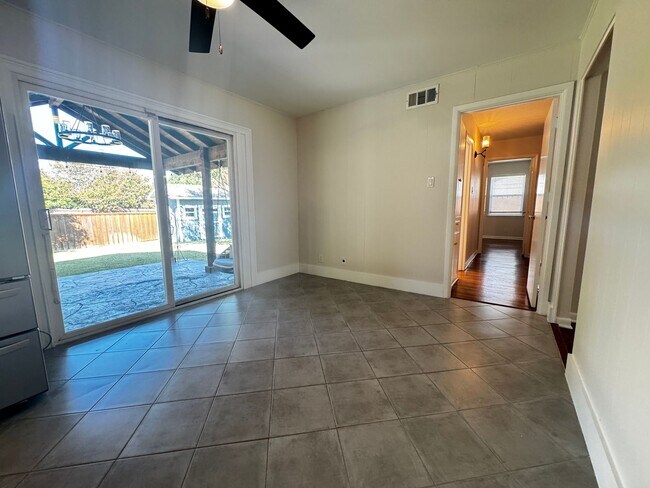 Building Photo - Updated 3 bed 2 bath with outdoor living area in Richardson!