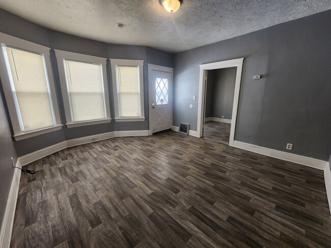 Building Photo - 3443 Regent Rd