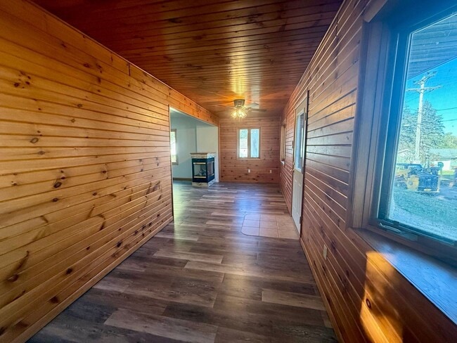 Building Photo - 3 Bed 1.5 Bath Single Family Home in Elcho