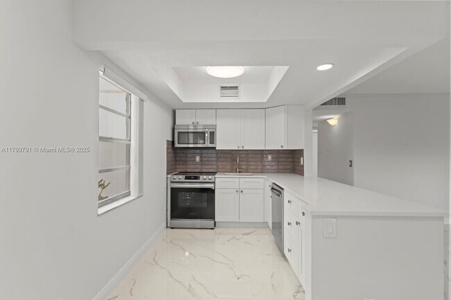 Building Photo - 108 Flanders C