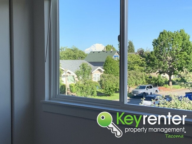 Building Photo - Newly Remodeled Centrally Located Tacoma H...
