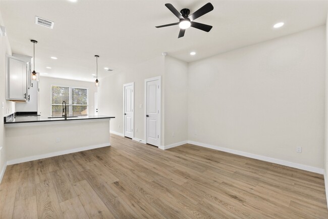 Building Photo - 1504 Clay St