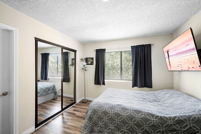 Building Photo - 3924 Park Pl