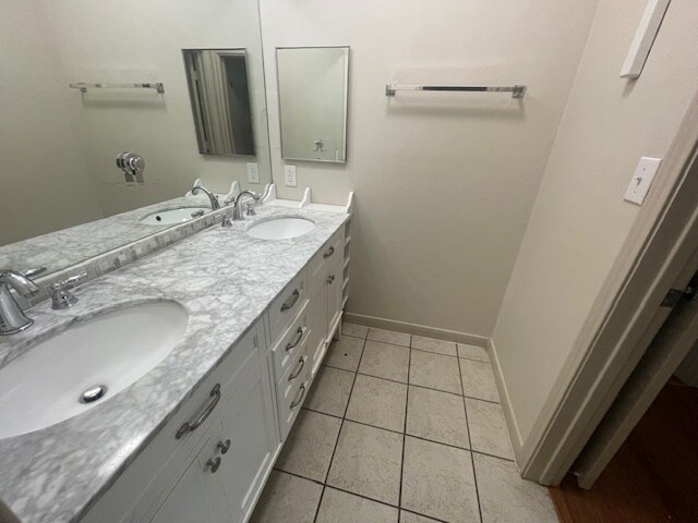 Master Vanities - 2445 Monarch Dr
