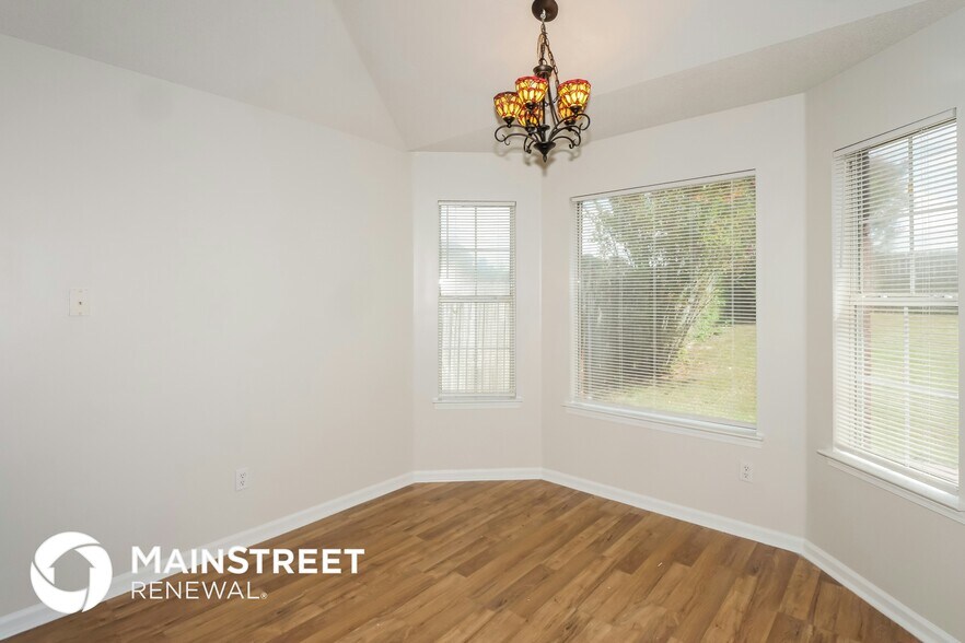 Building Photo - 8486 Clubview Dr