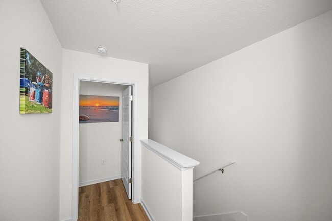 Building Photo - 4013 Blue Water Dr