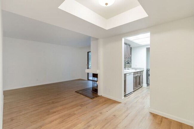 Building Photo - Cozy Midvale Condo - AVAILABLE NOW!