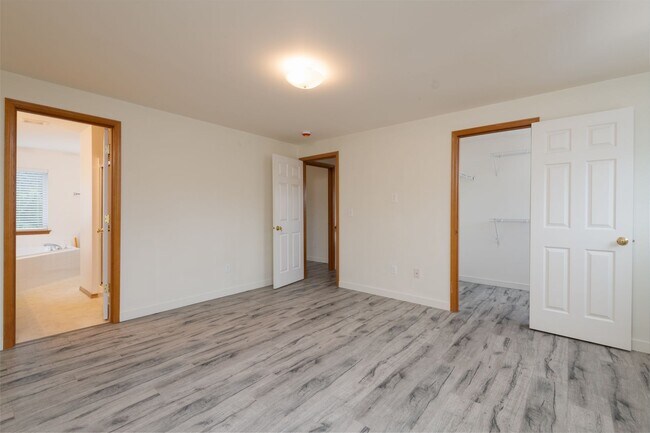 Building Photo - Crofton Hills 2 story