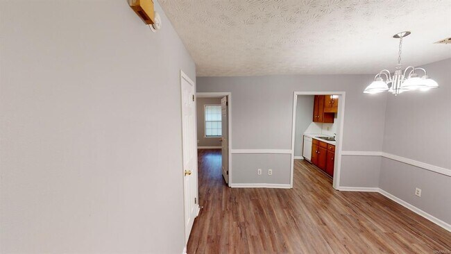 Building Photo - 173 E 6th St