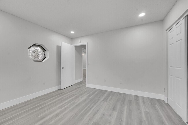 Building Photo - 13048 Meadowbreeze Dr