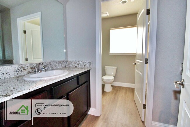 Building Photo - 867 Congaree Ln