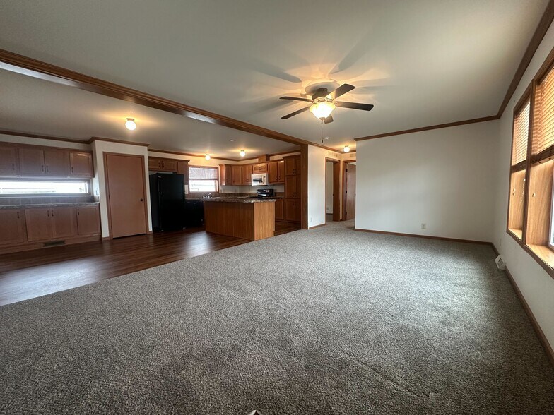 Building Photo - 2130 Four Seasons Dr