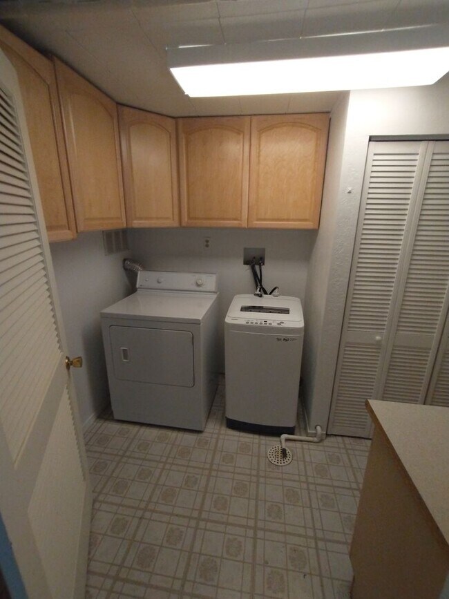 Building Photo - Spacious 4B/2B Home in Boulder, CO! Availa...