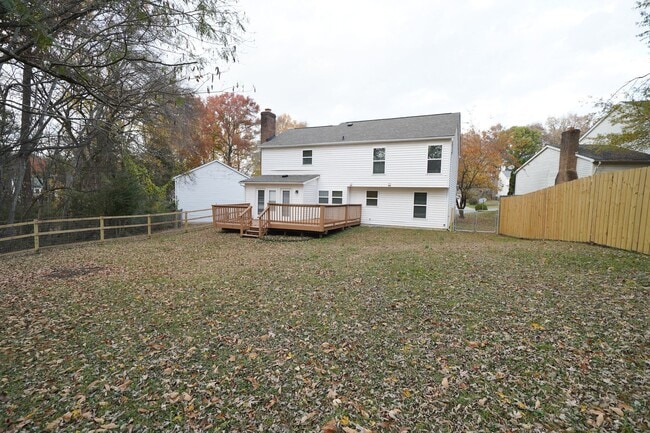 Building Photo - Remodeled 2 sty 4 bd, 2 1/2 ba 2 car gar fenced yd 6 ,9, or 12 mo lease