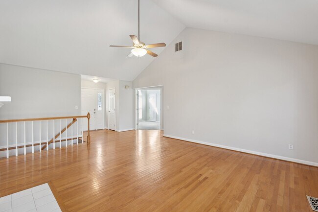 Building Photo - 17 S Pointe Ln