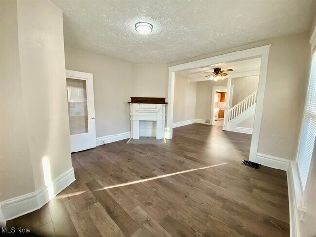 Building Photo - 581 Schiller Ave