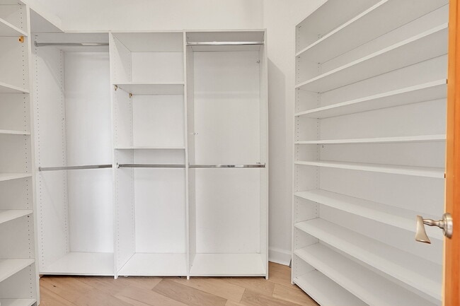 Building Photo - $2,500 - 1 Bed 1 Bath Condo with Central A...