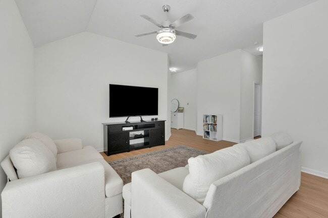 Building Photo - Centrally Located Ranch Home in Richmond Hill