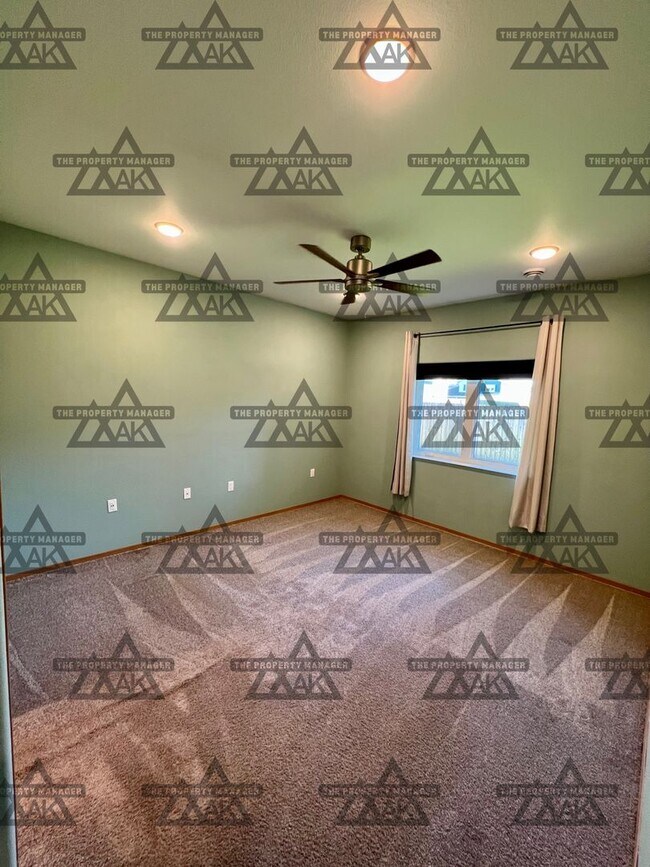 Building Photo - Spacious & Dog-Friendly 3BD/2BA Home with ...