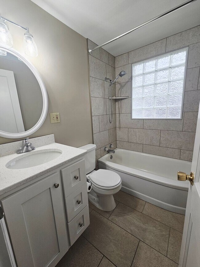 Building Photo - 3 BED | 1 BATH | SINGLE GARAGE | WEST RAPID