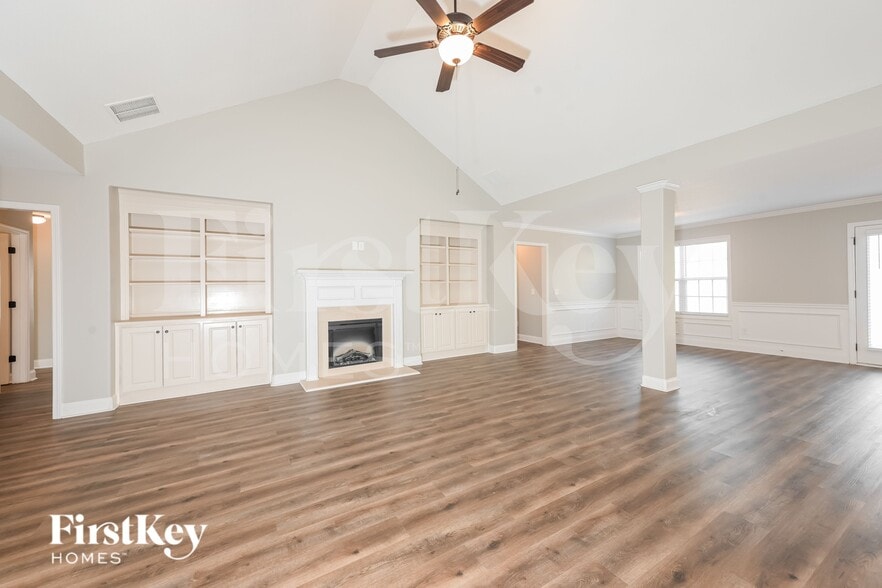 Building Photo - 1921 Roxey Ln