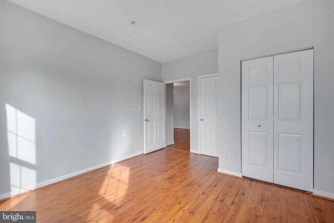 Building Photo - 2400 Chestnut Terrace Ct