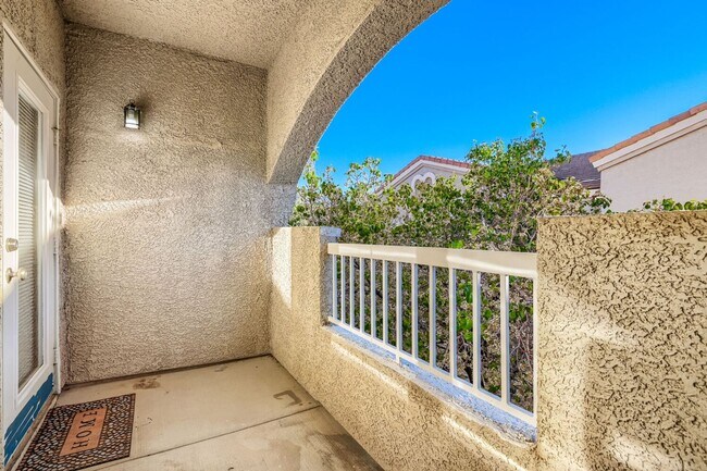 Building Photo - Stylish 2 Bedroom Condo With Community Amenities!