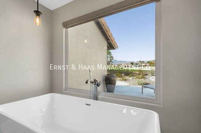 Building Photo - 8780 Warwick Dr