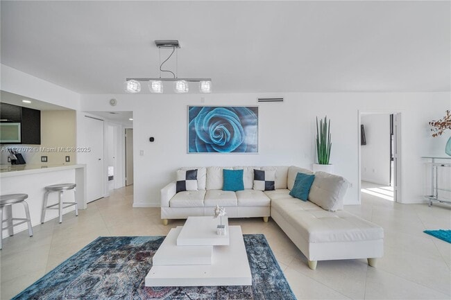 Building Photo - 3675 N Country Club Dr